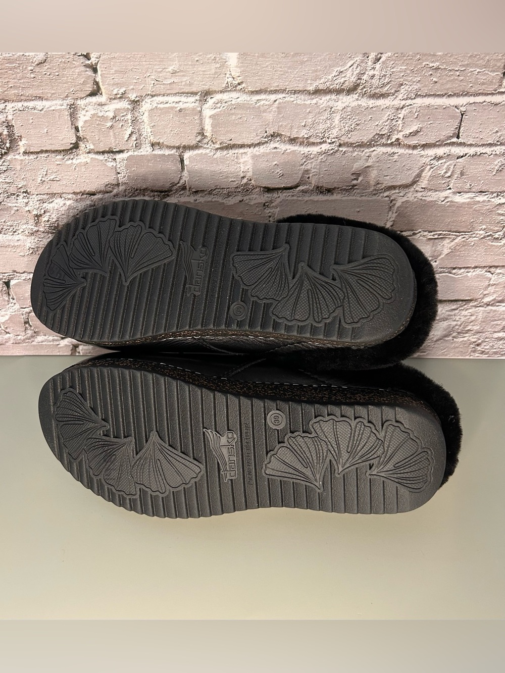 Dansko Black Leather Clogs Real Sheep Fur Real Comfort Size 9 - Picture 6 of 9